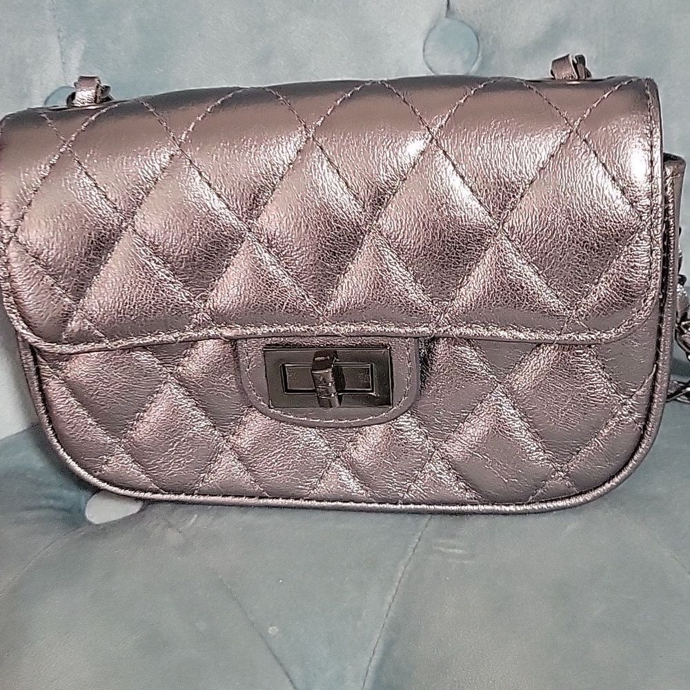Metallic leather bag. - Picture 2 of 12